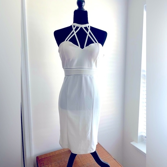 🤍NWT Beautiful, White Halter Style Dress🤍 - Picture 3 of 5